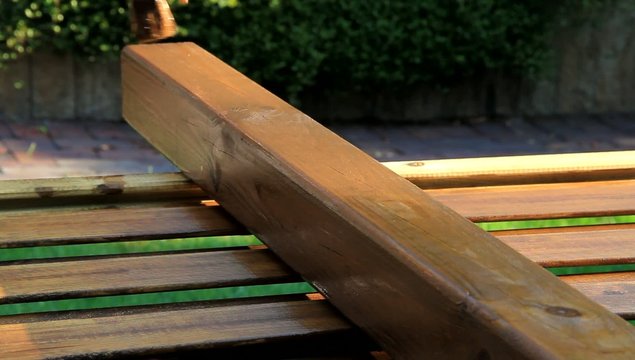 Holz streichen mit brauner lasur
 