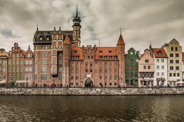Fototapeta na wymiar views of the waterfront in Gdansk