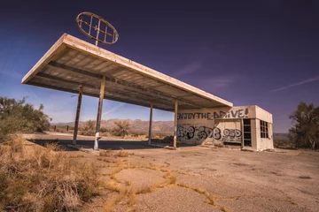 Tableaux ronds sur aluminium Route 66 Station d& 39 essence abandonnée, Az, désert CA