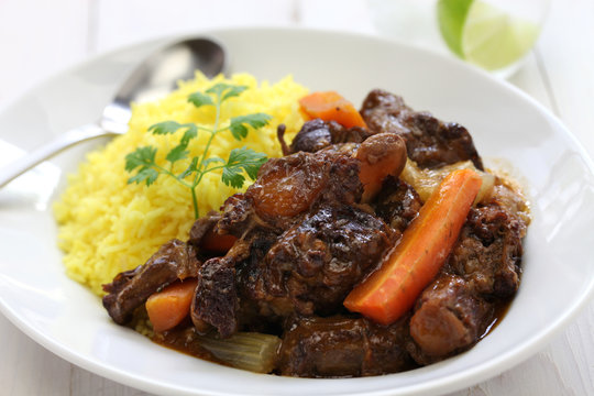 cuban oxtail stew with yellow rice, rabo encendido