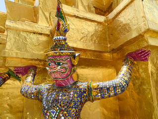 giant of tha temple of the Emerald Buddha