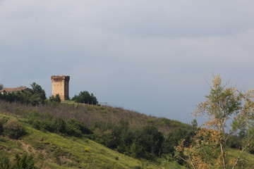 Fototapeta na wymiar Antica torre di guardia e segnalazione o comunicazione .