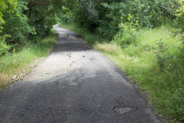 Obraz premium Strada dissestata ,strada secondaria con cedimenti