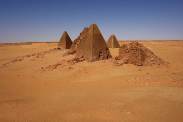 Piramidy w Jebel Barkal w Sudanie