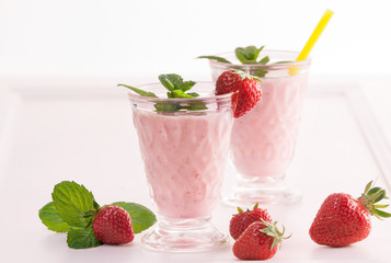 Erdbeershake mit Minze