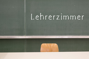 Wort Lehrerzimmer an der Tafel