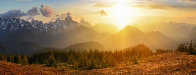 Selbstklebende Fototapete Landschaft Sonnenuntergang Berge