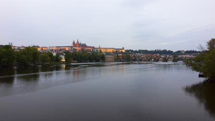Obraz premium Vltava River, Charles Bridge and Prague Castle at twilight