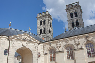Fototapeta na wymiar centre mondial de la Paix / cathédrale - Verdun - France