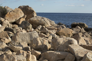 Fototapeta na wymiar Boulders on the beach along southern coast of Connecticut.