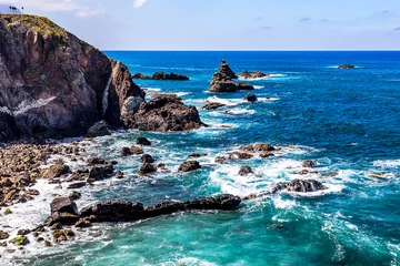 Foto auf Acrylglas Küste Steinküste oder Ufer mit Felsen