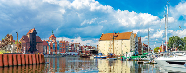 Obraz premium Cityscape on the Vistula River in Gdansk, Poland.