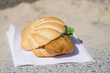 Backfisch im Muschelbrötchen