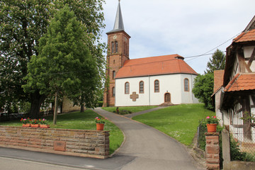 Fototapeta na wymiar Eglise alsacienne, village de Hunspach France Alsace