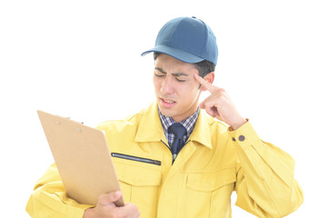 疲れた表情の男性