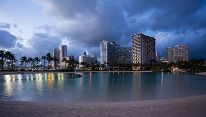 Naklejka premium Honolulu downtown at night, Oahu Hawaii