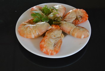 shrimp steamed with Kaffir lime leaf