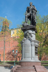 Obraz premium Monument to Emperor Alexander 1 in the Alexander Garden. Moscow.
