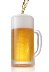 生ビール/大ジョッキに生ビールを注いでいるシーン,泡と水滴を表現して,冷たいシズル感を出しています。
