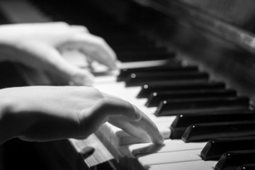 Obraz na płótnie Canvas Playing on piano keyboard