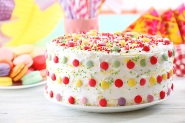 Obraz na płótnie Canvas Birthday cake on colorful background
