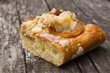 Drożdżówka z brzoskwinią