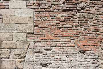 Italian stone wall - Typical Italian stone and brick wall