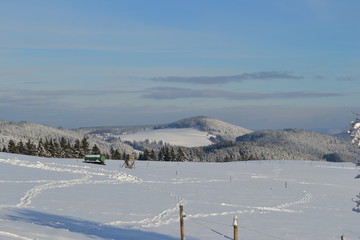 Ausblick auf eine Schneebedeckte Landschaft