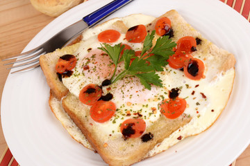 Uova con pancarrè - Eggs and white bread -
