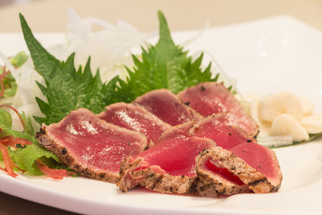 Fresh maguro tataki with vegetable