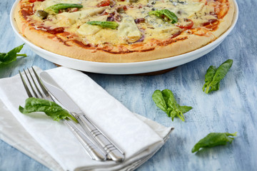 Пицца с сыром с благородной плесенью