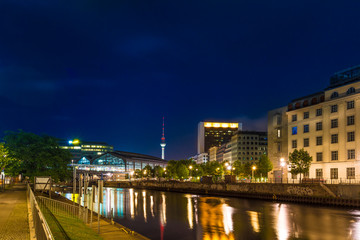 Berliner Skyline bei Nacht