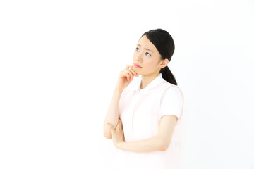 悩む介護師