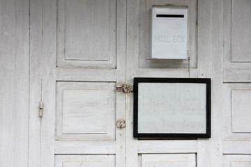 Obraz na płótnie Canvas Mailbox and sign board blank frame