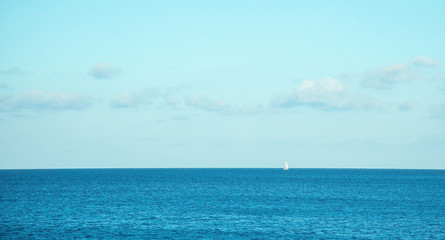 Obraz premium Boat in blue sea