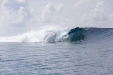 maldive wave 4 - 84175163