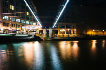 Pedestrian bridge over the Milwaukee River at night, in Milwauke