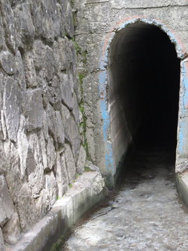 Gr&egrave;ce - Ile de Rhodes - Epta Piges, Tunnel pour randonneurs