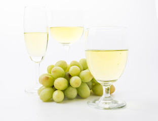 white wine and grapes