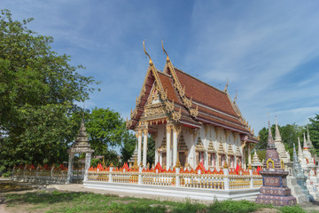 Obraz premium Place of worship with sky background at Wat Khao Noi Chom Sawan