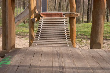 Auf dem Spielplatz im Park