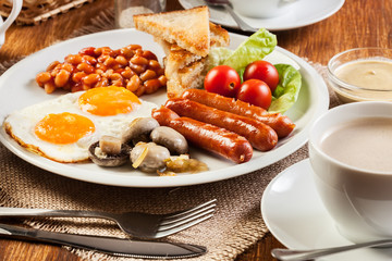 Fototapeta na wymiar English breakfast with sausage