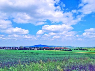 Landschaft mit Dorf