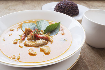 Rice berry and Panaeng curry with pork
