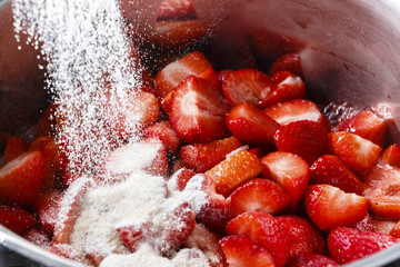 Erdbeermarmelade kochen