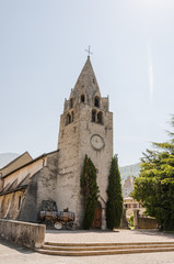 Fototapeta na wymiar Aigle, Dorf, Kirche, Schloss, Schlosskirche, Kloster, Frühling, Schweiz