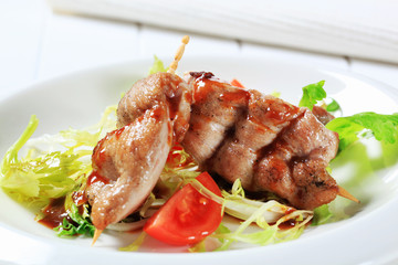 Pork sticks with fresh salad
