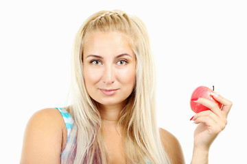 Young woman eating apple