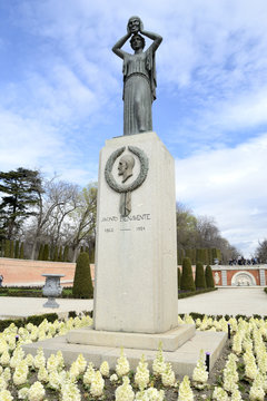Jacinto Benavente statue, el Retiro park, Madrid
