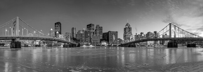Naklejka premium Skyline of downtown Pittsburgh
